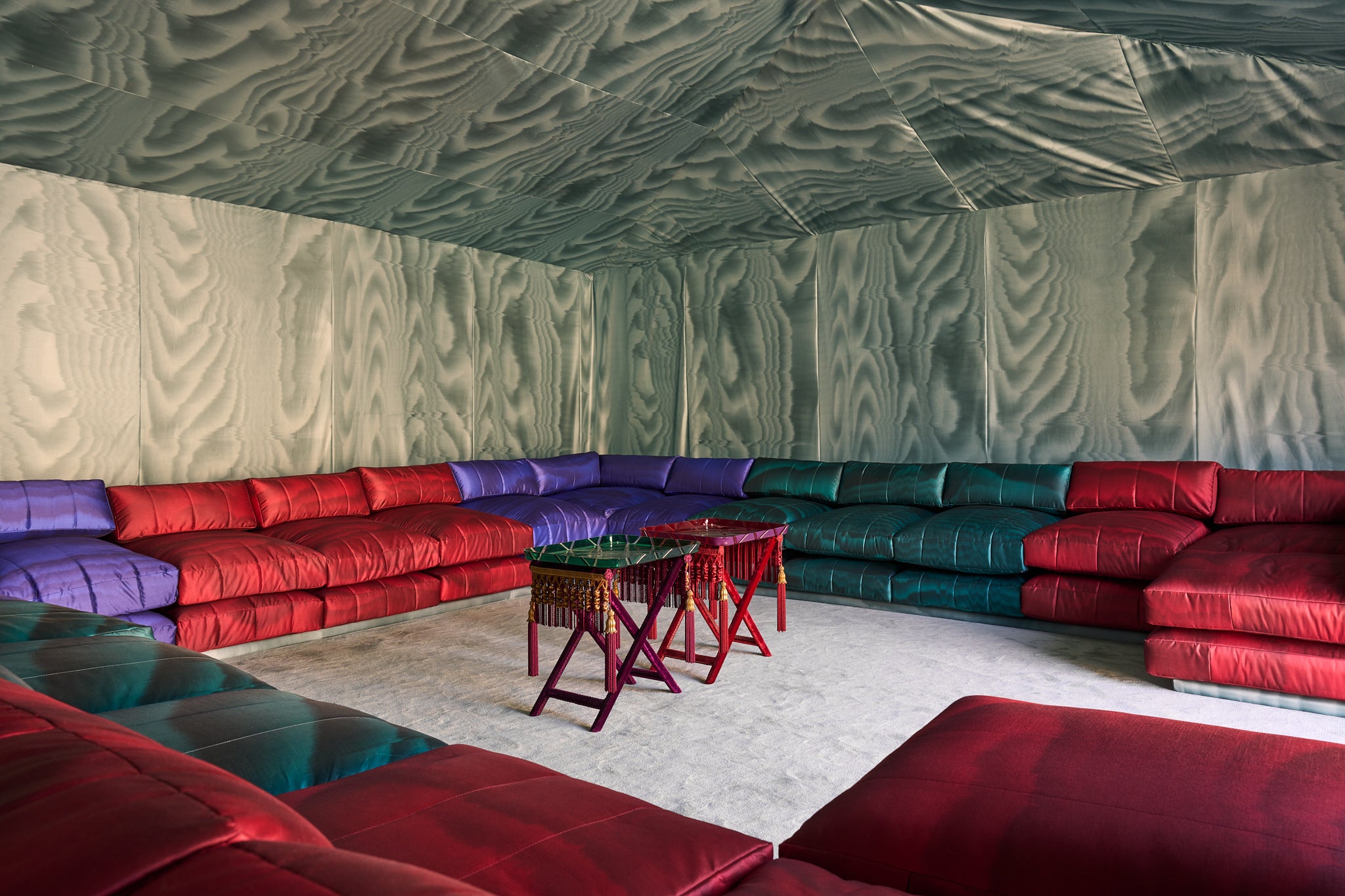 Duvet Chair Corner in Sapphire Moiré