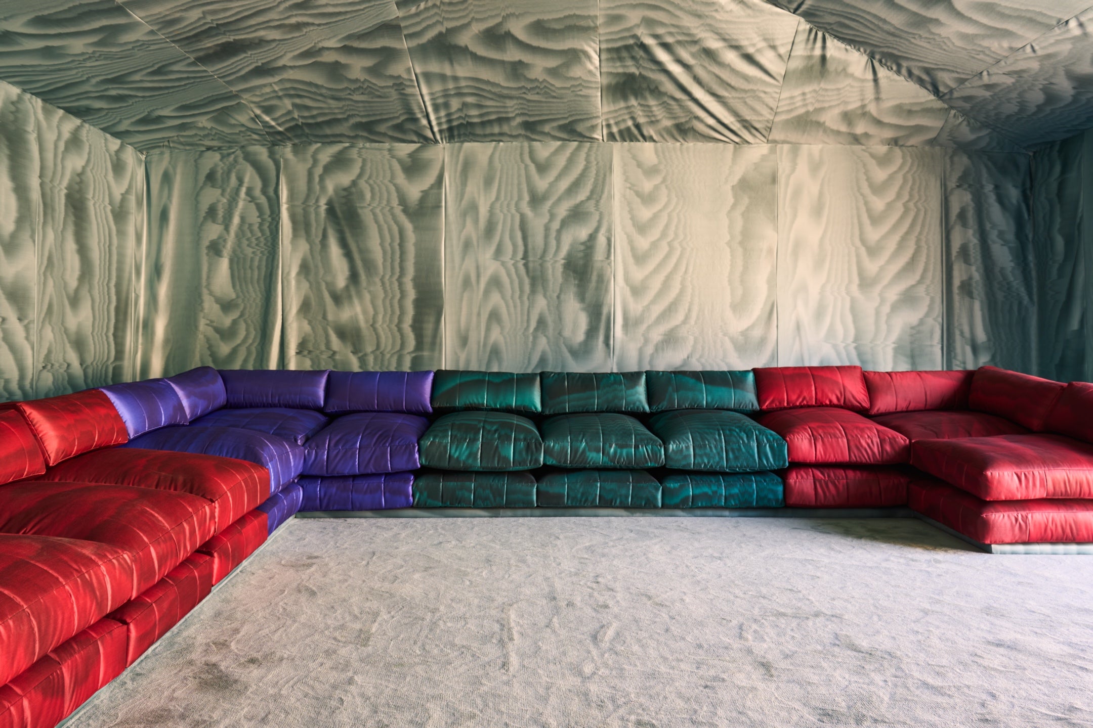 Duvet Chair Corner in Sapphire Moiré