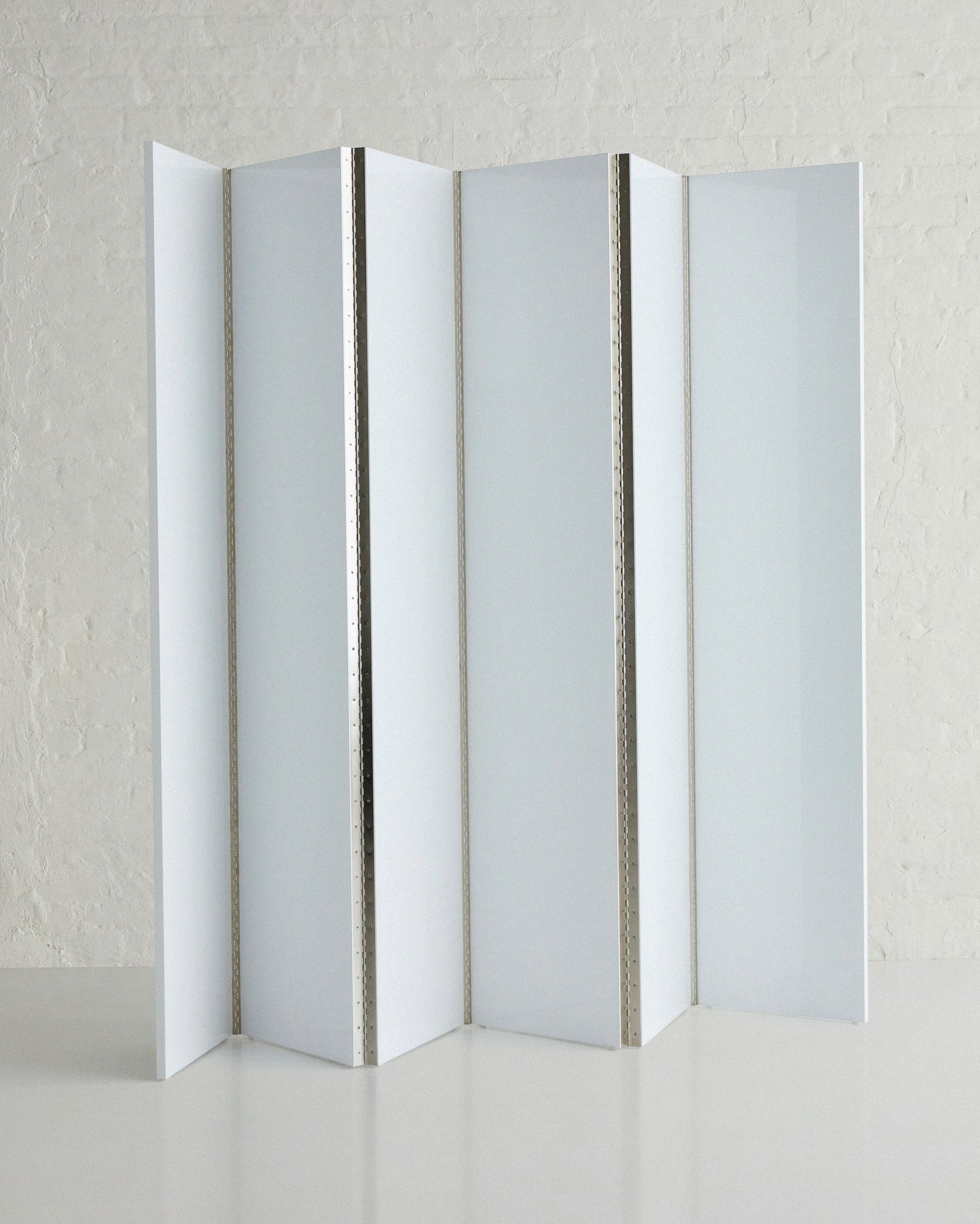 Studio Screen in White