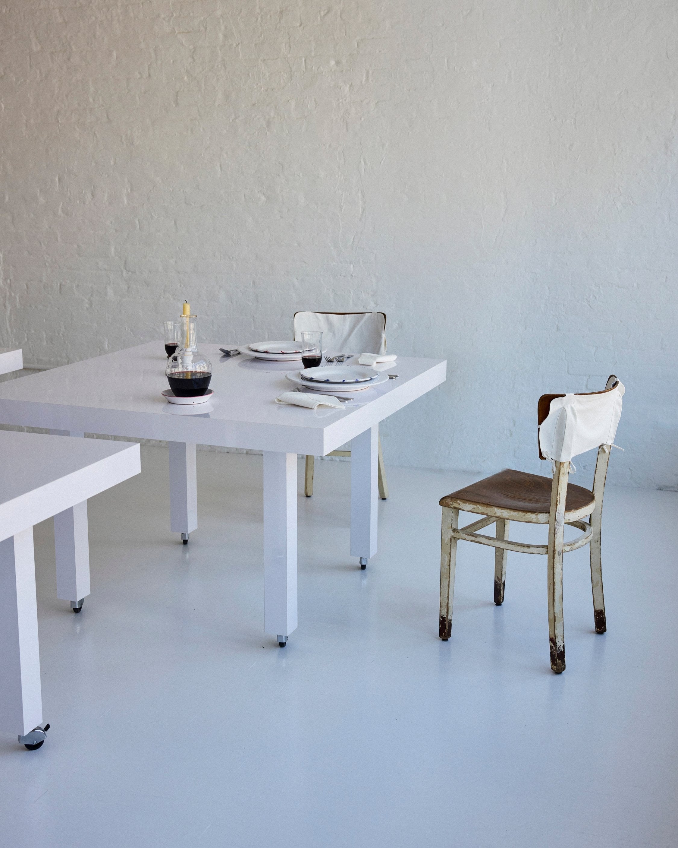 Studio Table High in White