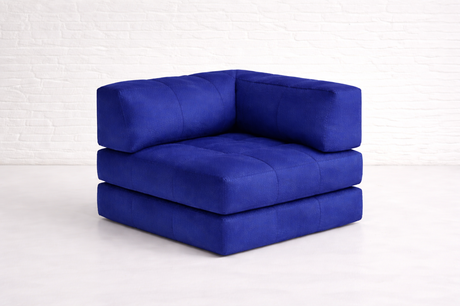 Duvet Chair Corner in Sapphire Moiré