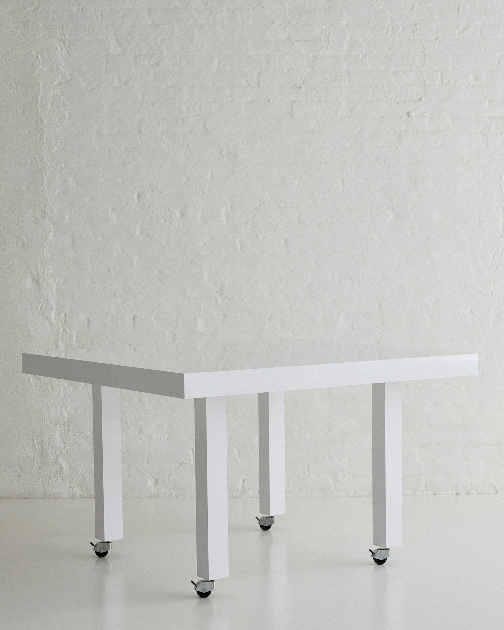 Studio Table High in White