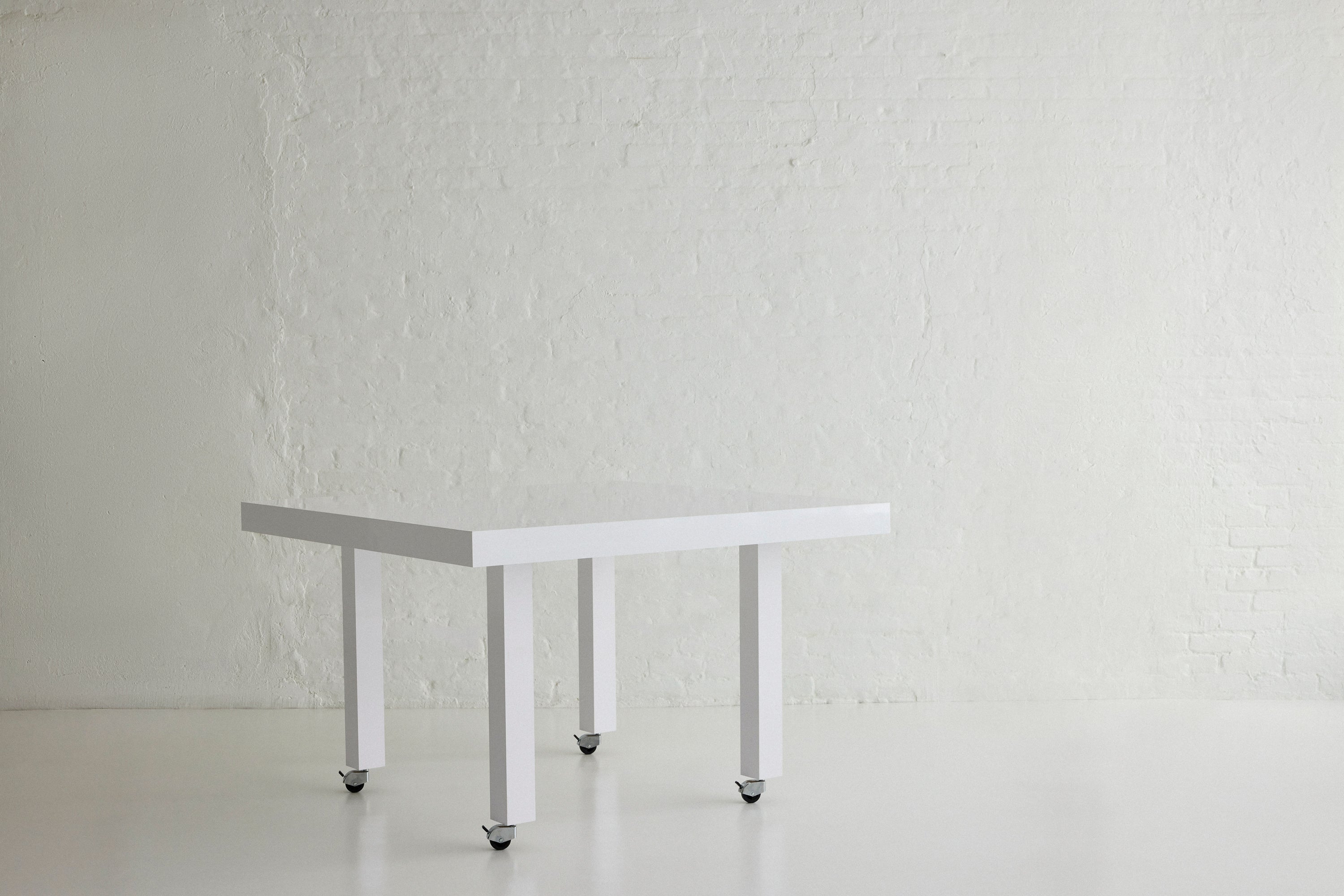 Studio Table High in White