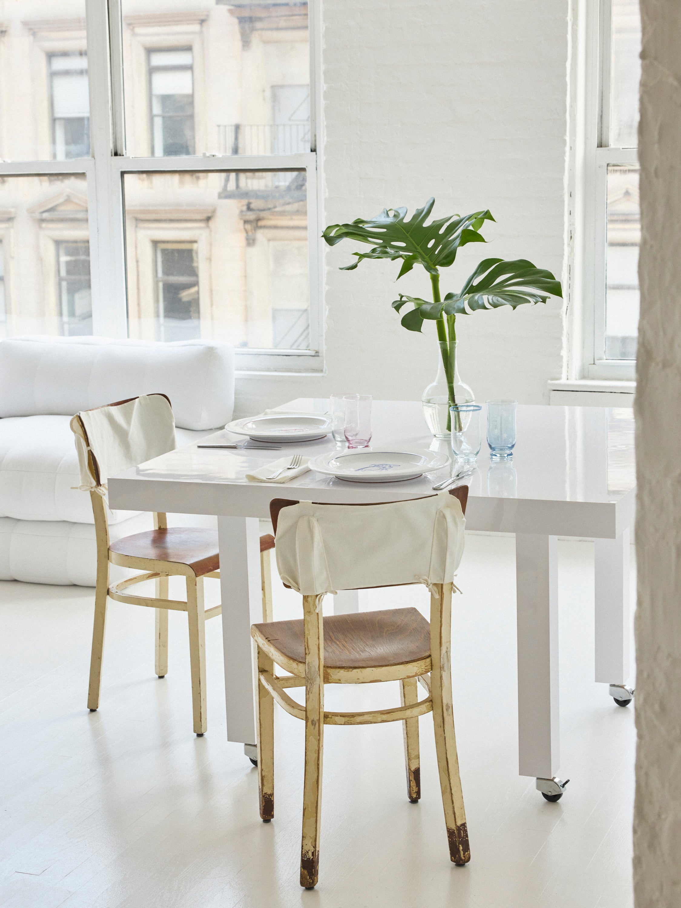 Studio Table High in White