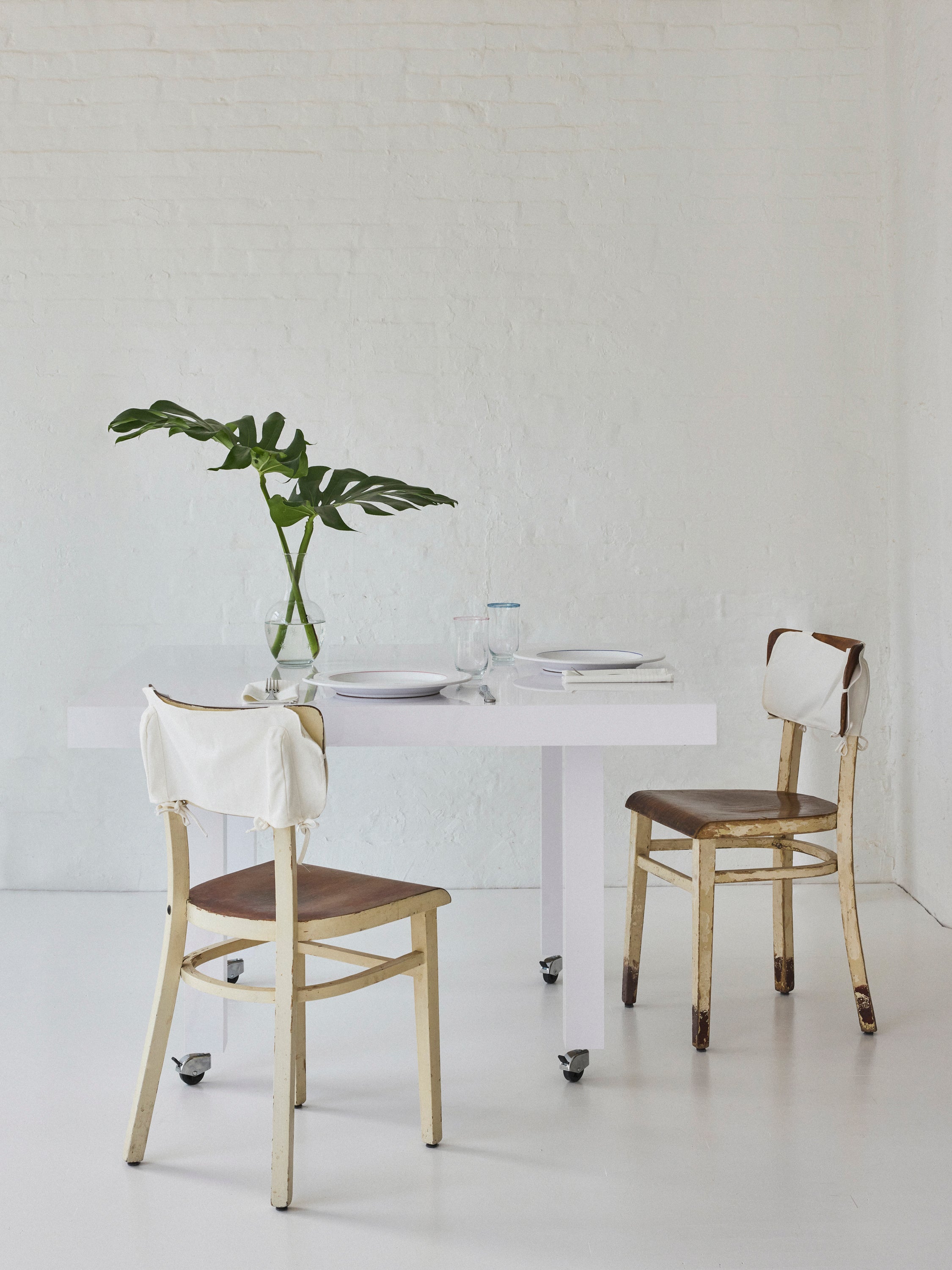 Studio Table High in White