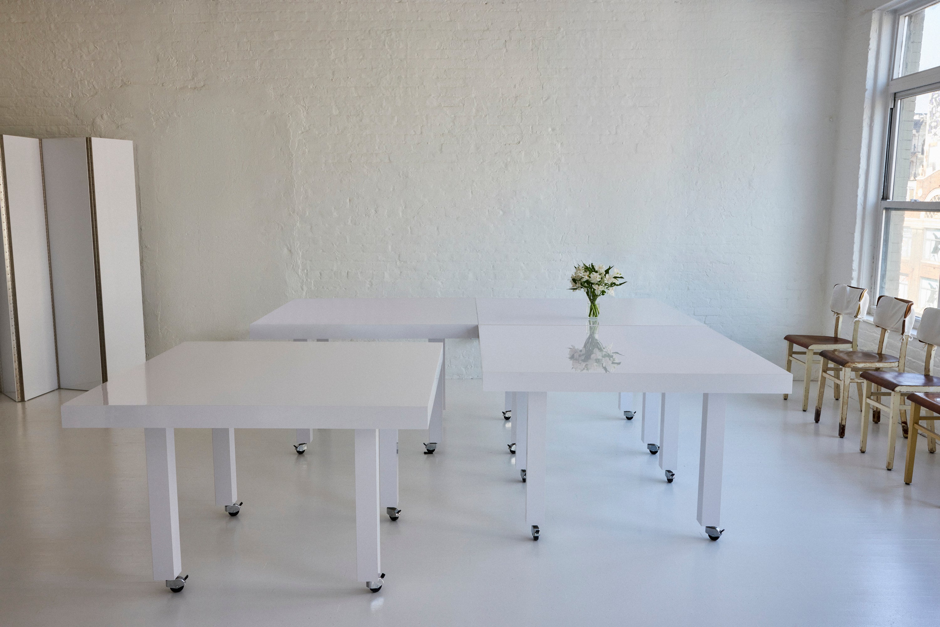 Studio Table High in White