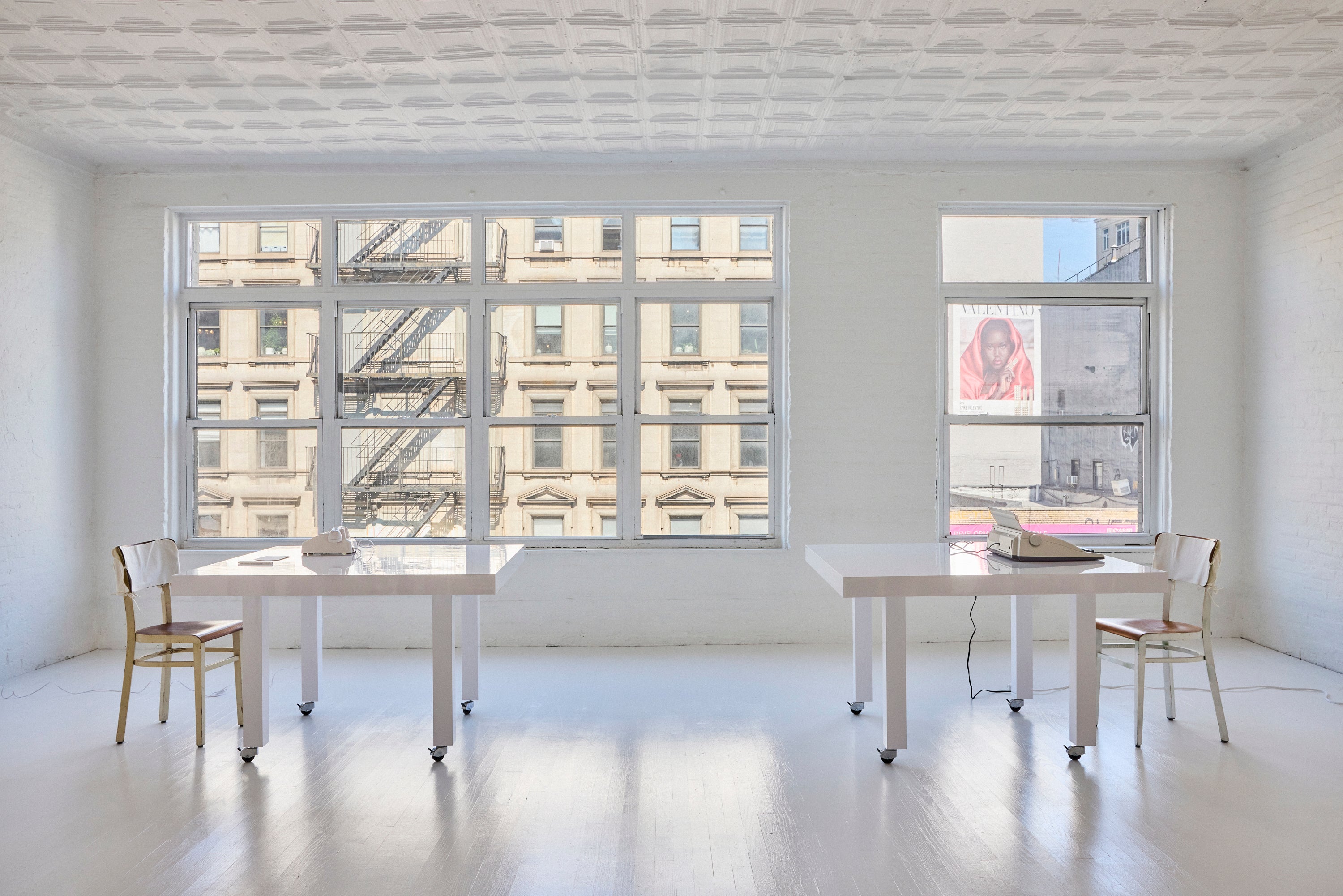 Studio Table High in White