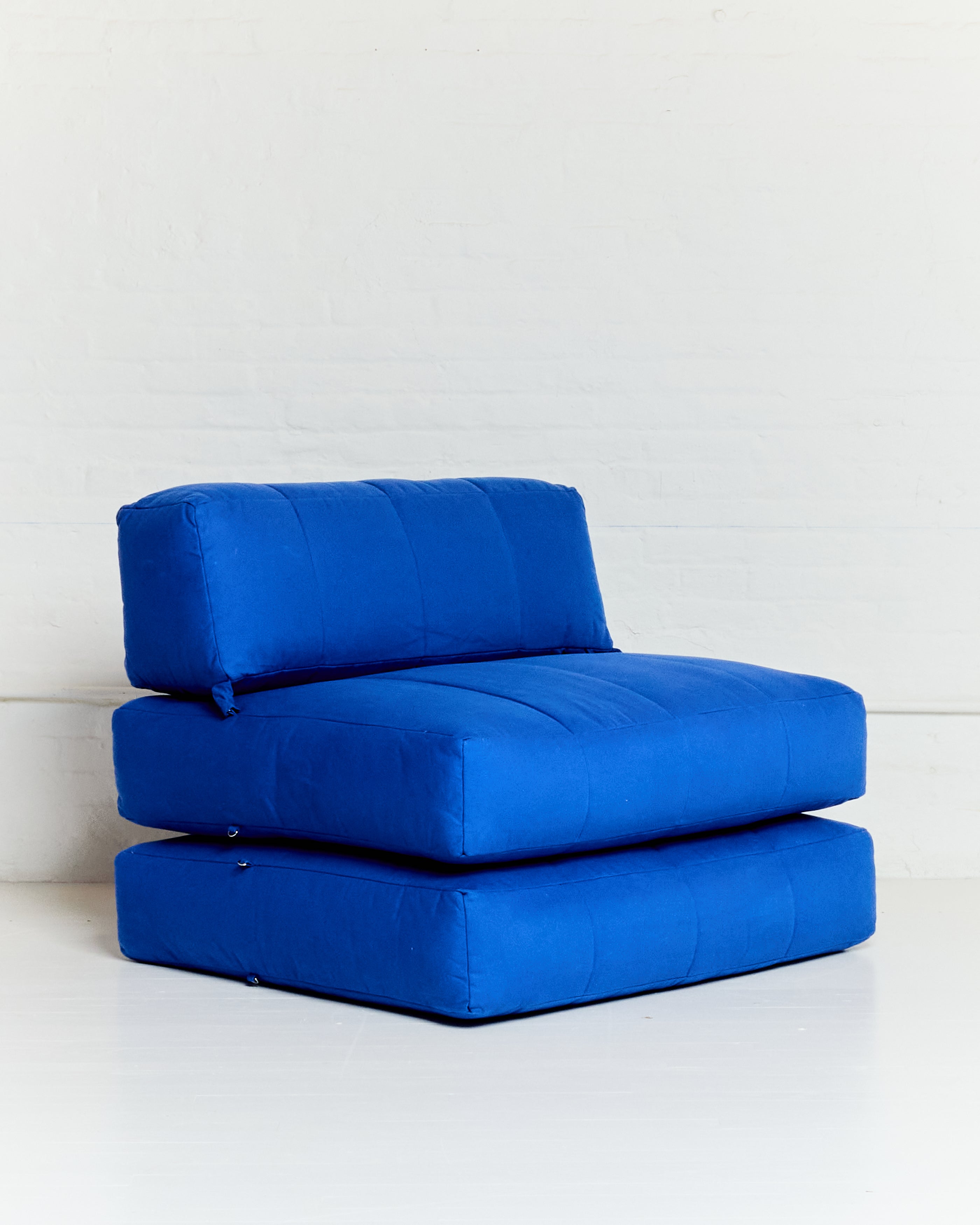 Duvet Armless Module Multi Vintage Red/Klein Blue