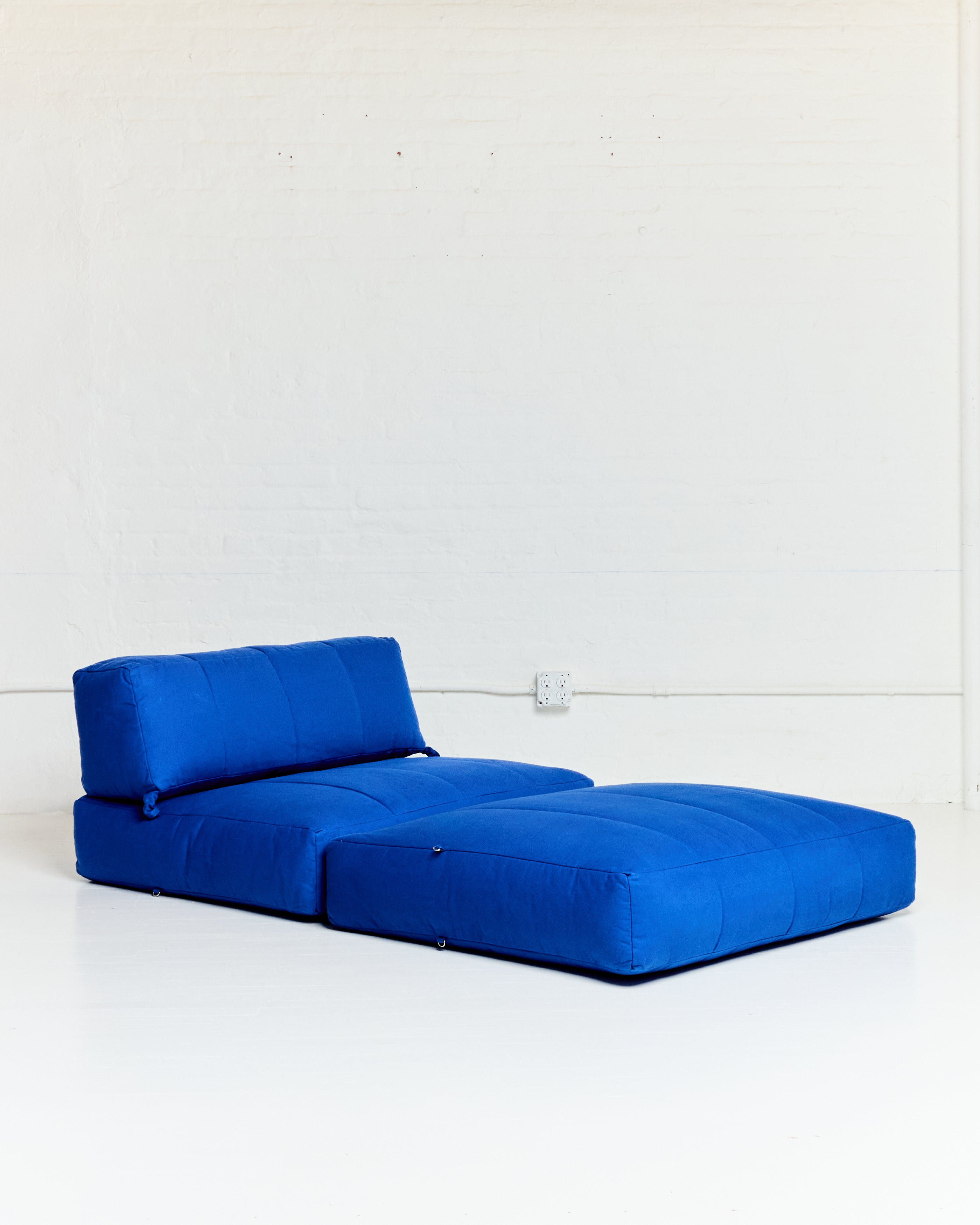 Duvet Armless Module Multi Vintage Red/Klein Blue