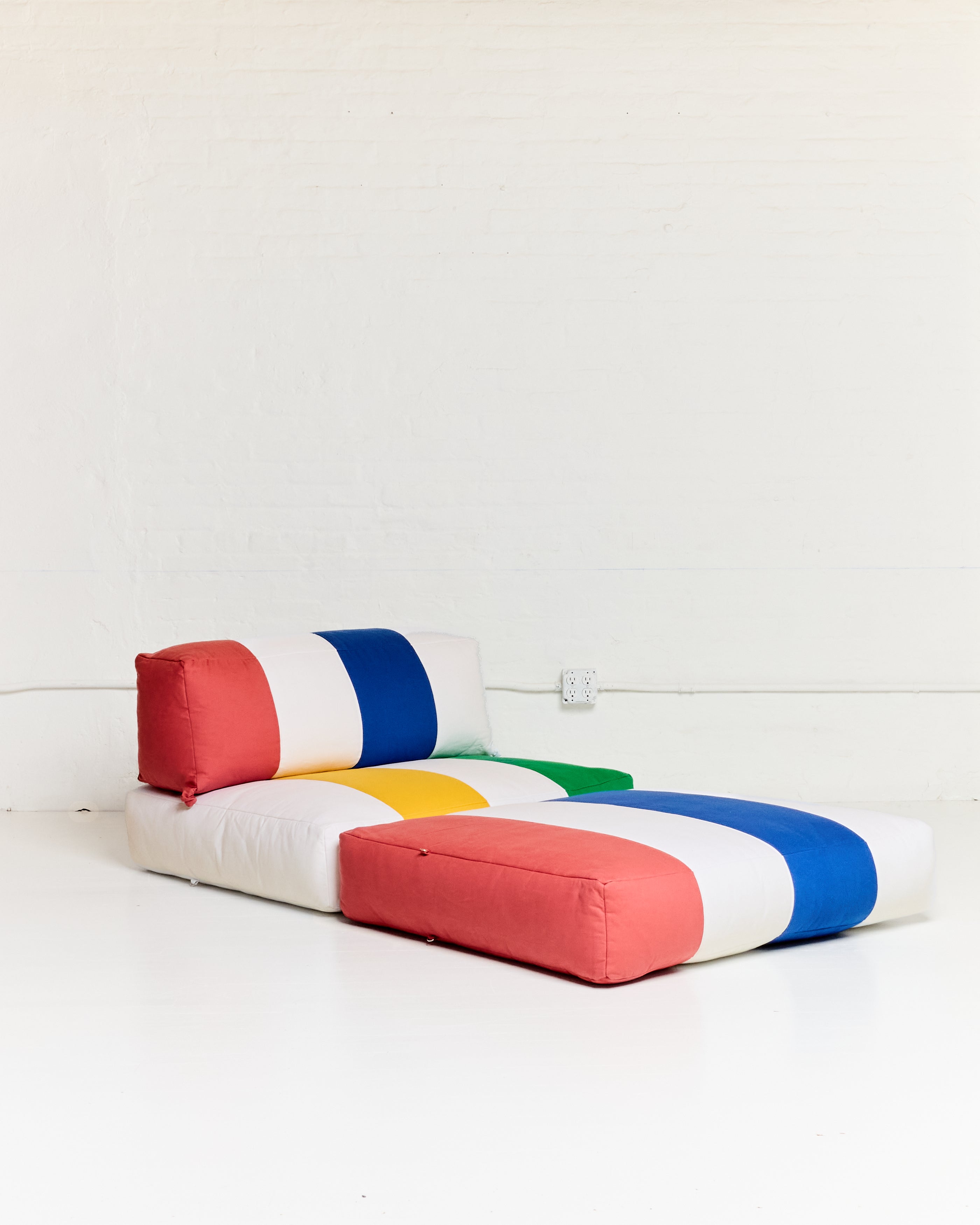 Duvet Armless Module Multi Vintage Red/Klein Blue