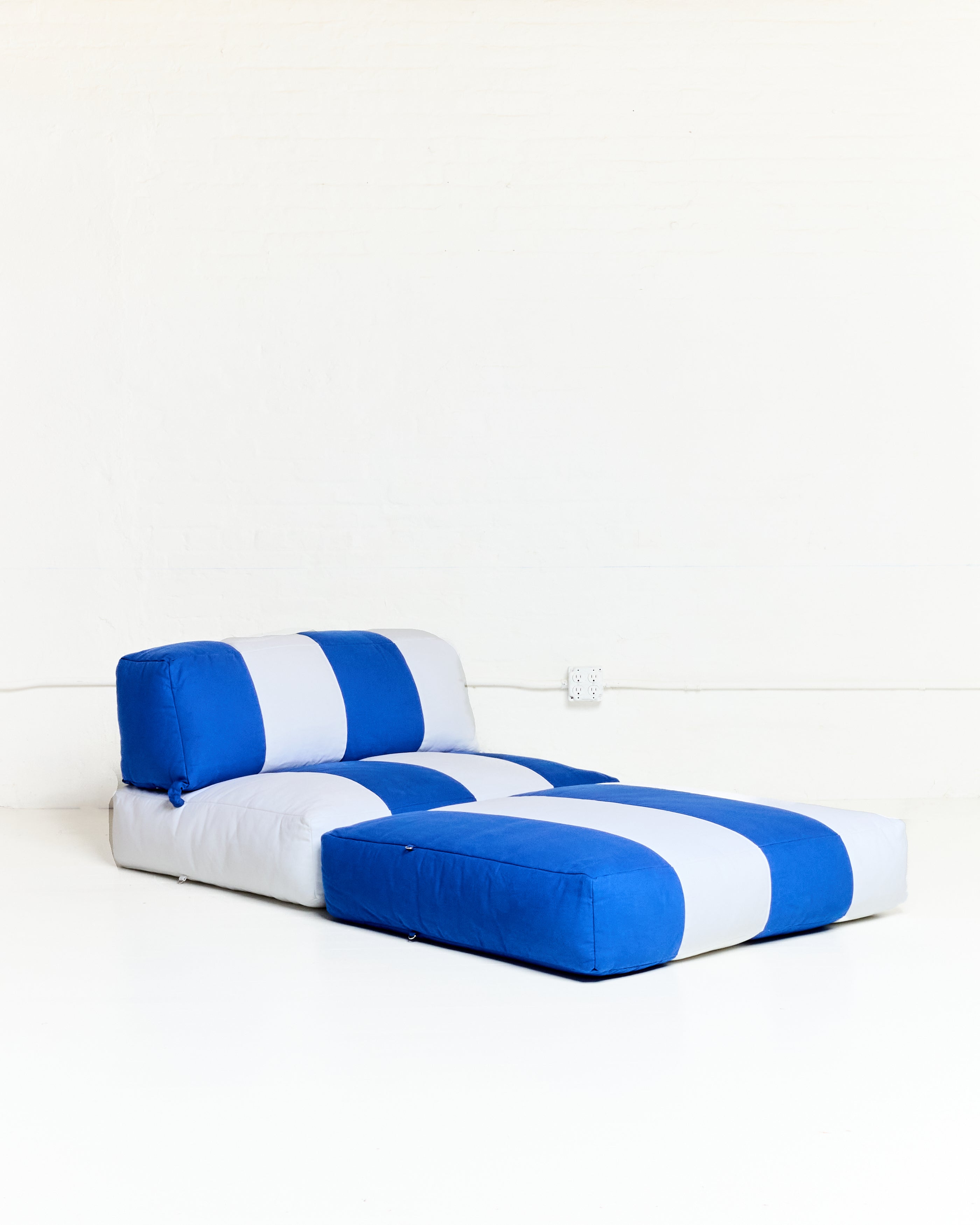 Duvet Armless Module Multi Vintage Red/Klein Blue